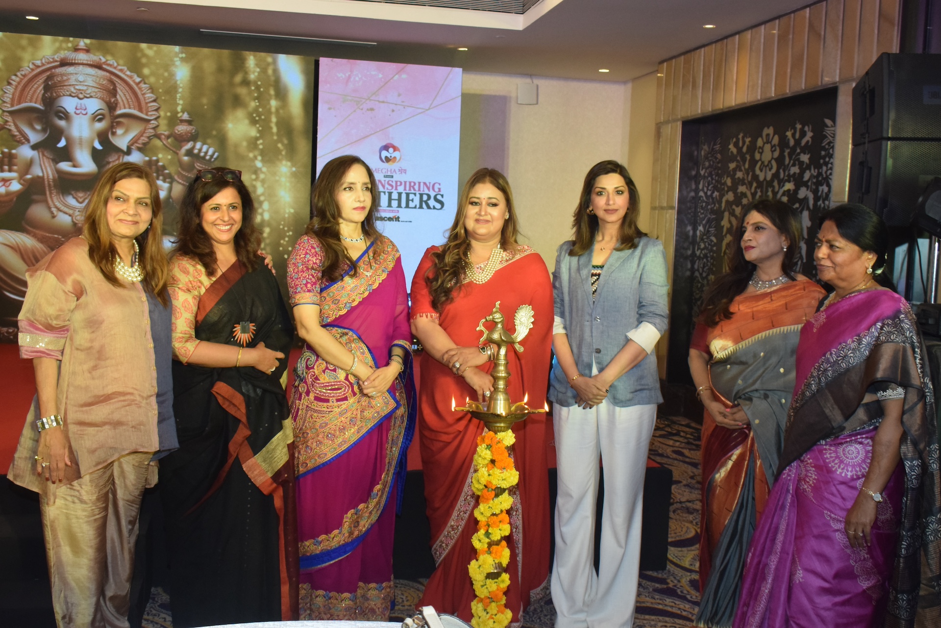 Seema Singh Sonali Bendre along with guest